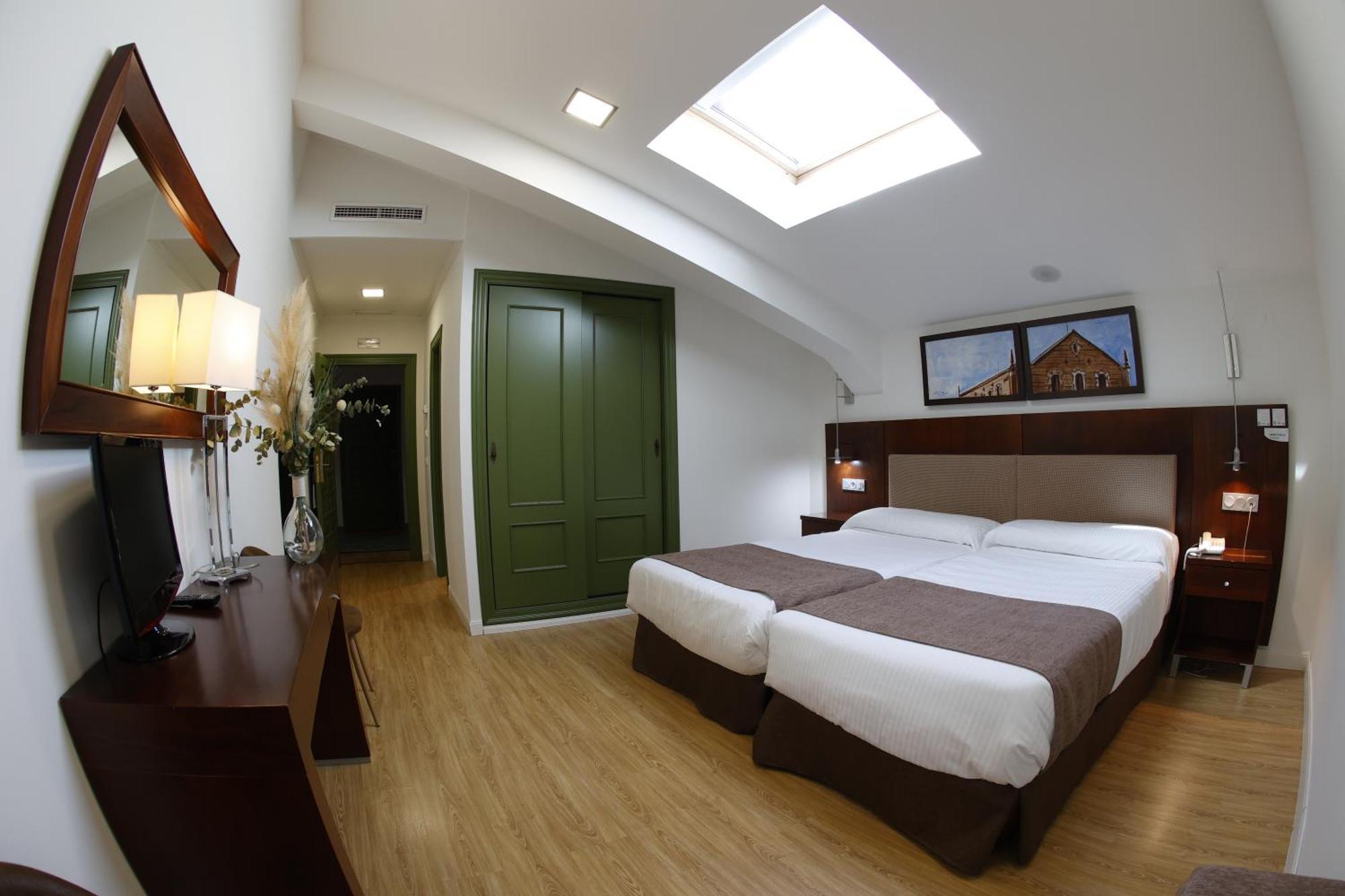 Hotel El Carmen Пуенте-Хеніль Екстер'єр фото